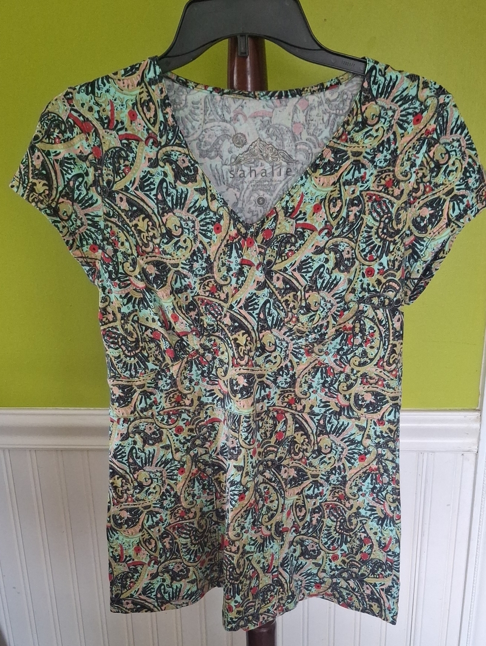 sahalie Mint Paisley V-Neck Short Sleeve Top